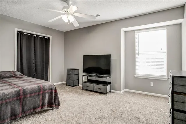 $200,000 | 1302 Southeast Broadway Court, Lee's Summit, MO 64081