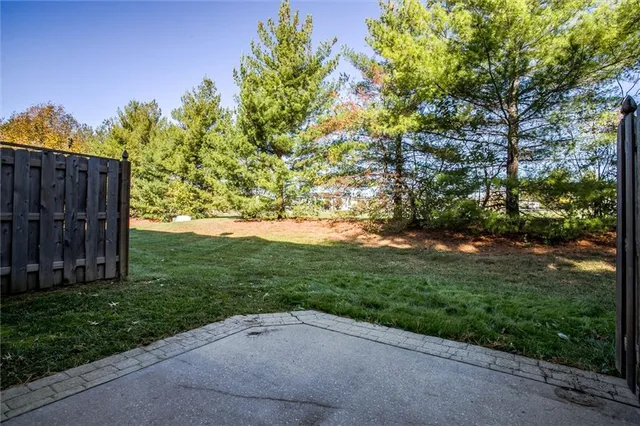 $200,000 | 1302 Southeast Broadway Court, Lee's Summit, MO 64081