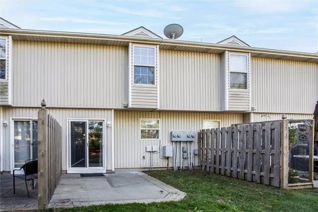 $200,000 | 1302 Southeast Broadway Court, Lee's Summit, MO 64081