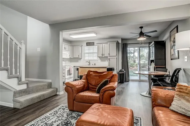 $200,000 | 1302 Southeast Broadway Court, Lee's Summit, MO 64081