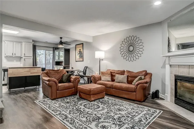 $200,000 | 1302 Southeast Broadway Court, Lee's Summit, MO 64081