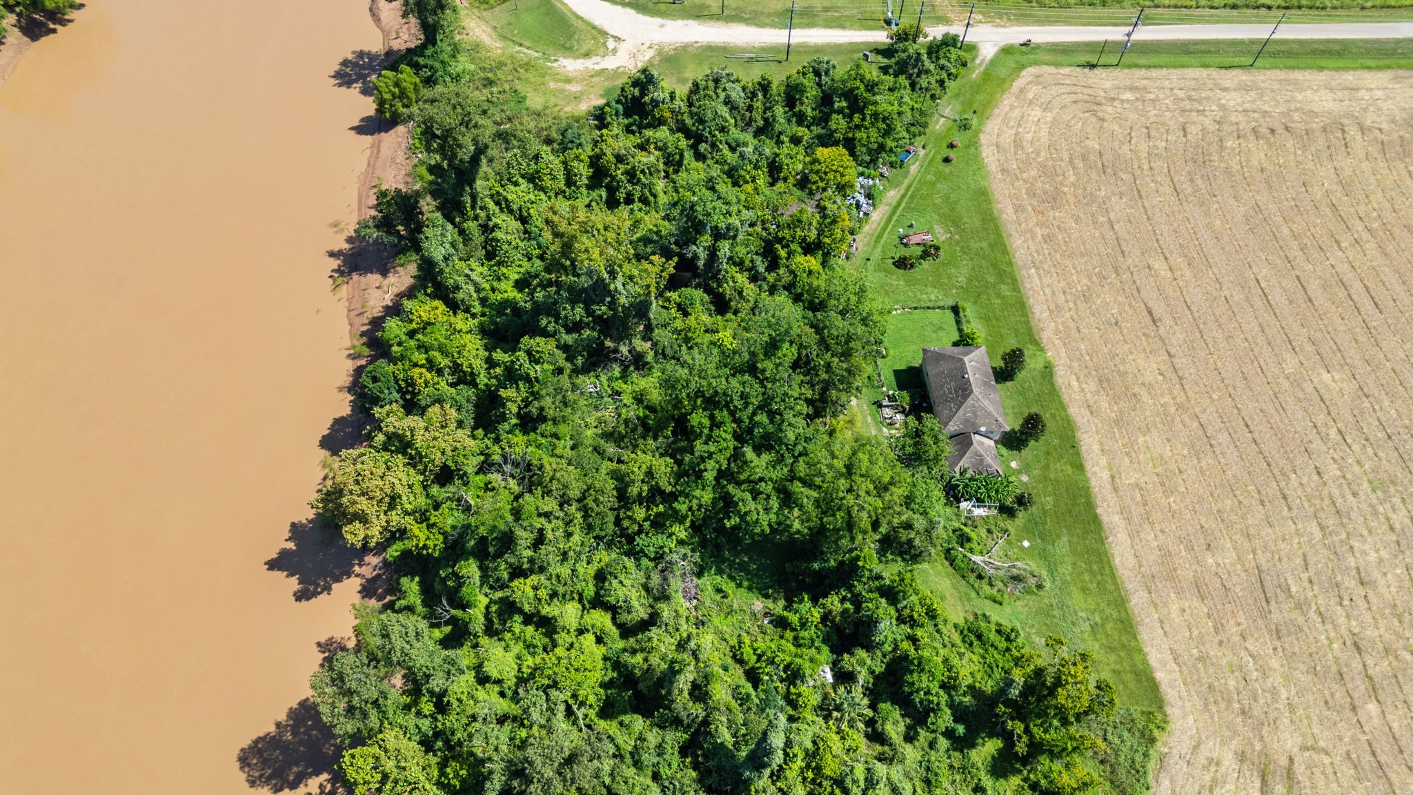 3505 Miller Road Rosharon, TX 77583 - Photo 2 of 15 an outdoor view of a garden