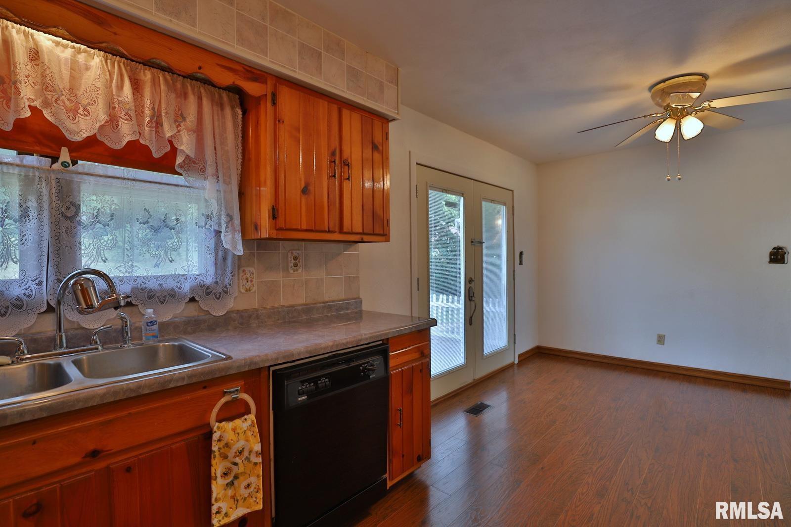 1106 Upper Spring Bay Road East Peoria, IL 61611 - Photo 11 of 44 Gallery Image 11