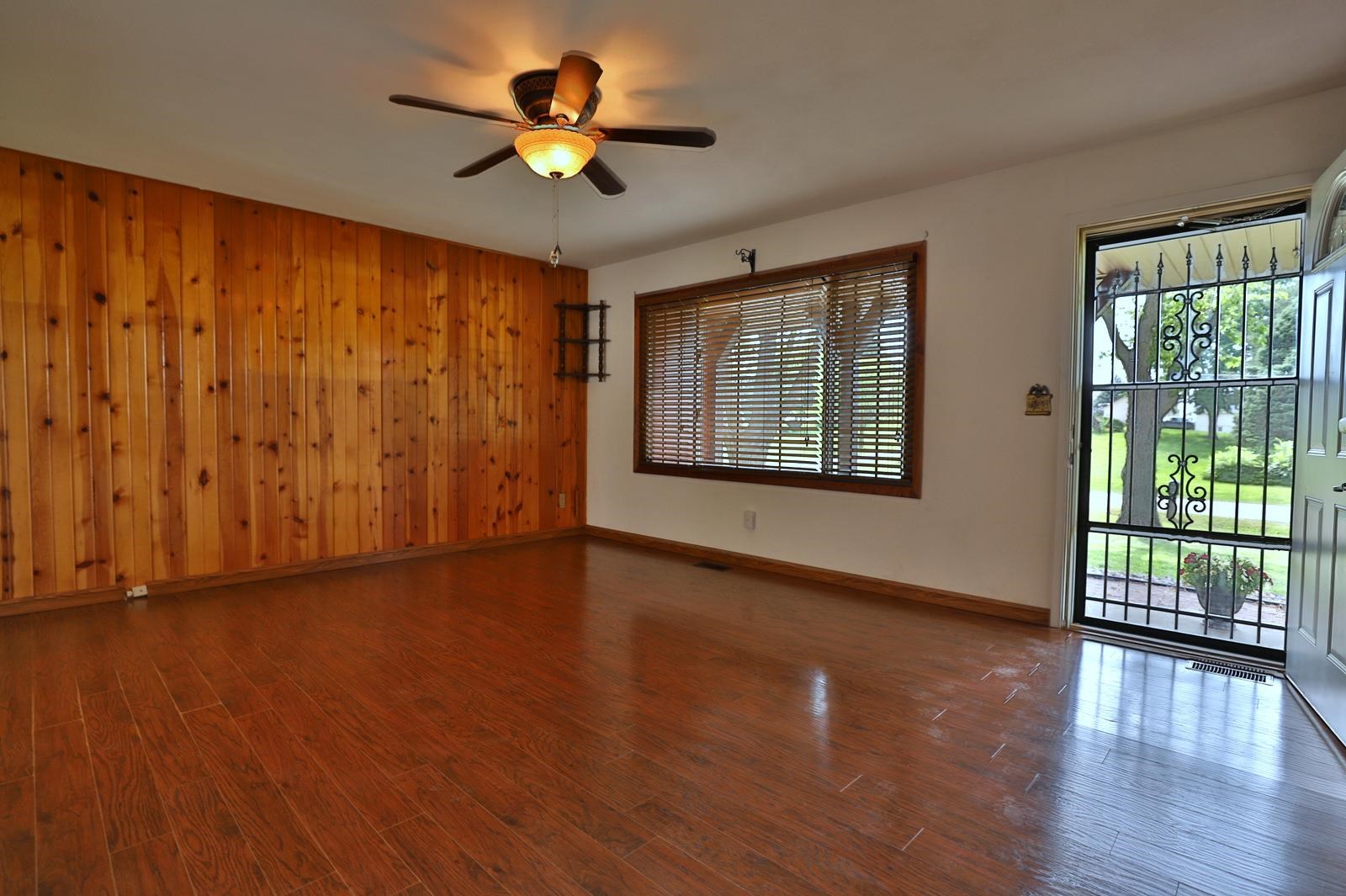 1106 Upper Spring Bay Road East Peoria, IL 61611 - Photo 4 of 44 Gallery Image 4