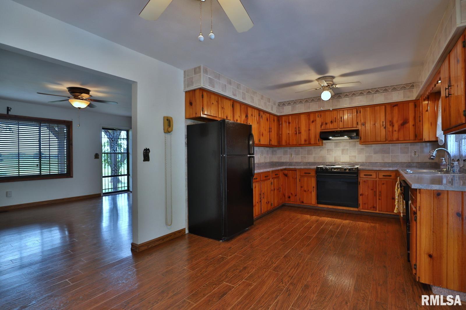 1106 Upper Spring Bay Road East Peoria, IL 61611 - Photo 6 of 44 Gallery Image 6