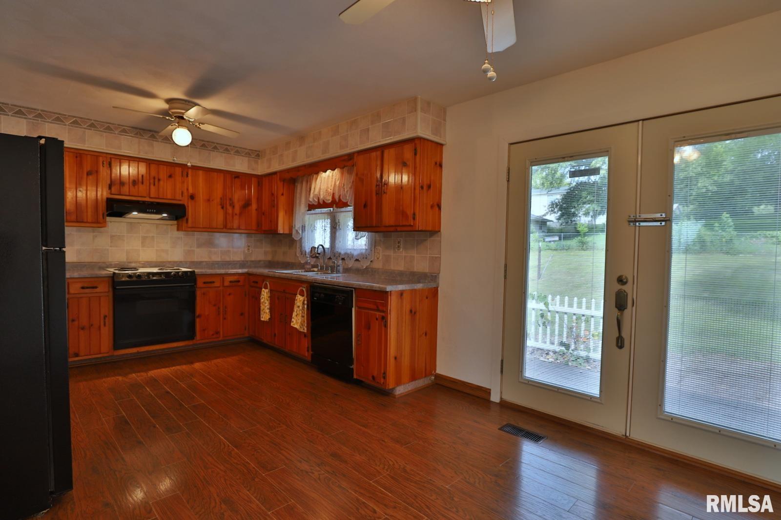 1106 Upper Spring Bay Road East Peoria, IL 61611 - Photo 7 of 44 Gallery Image 7