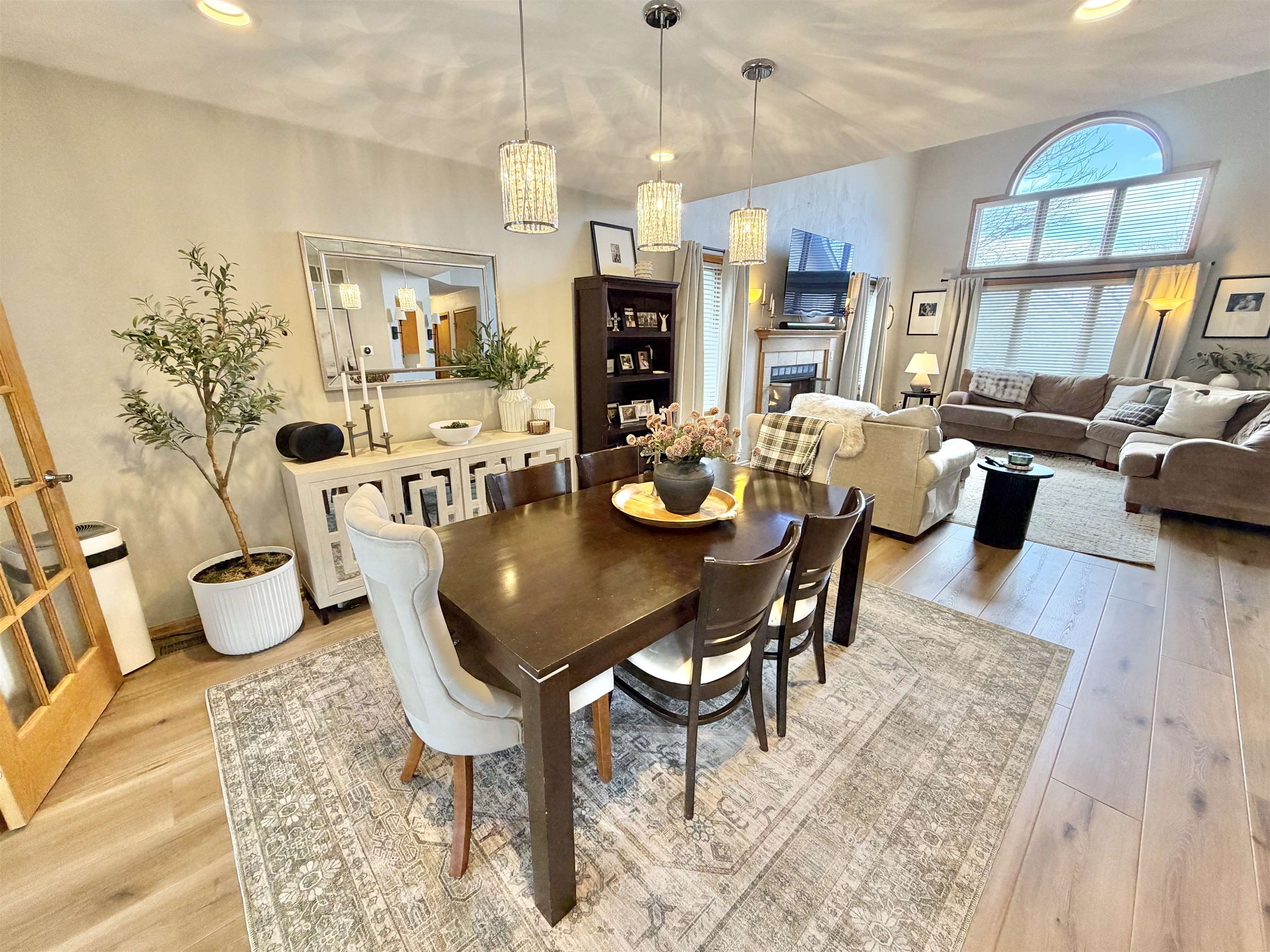 9102 River View Trail Roscoe, IL 61073 - Photo 11 of 40 a view of a dining room with furniture