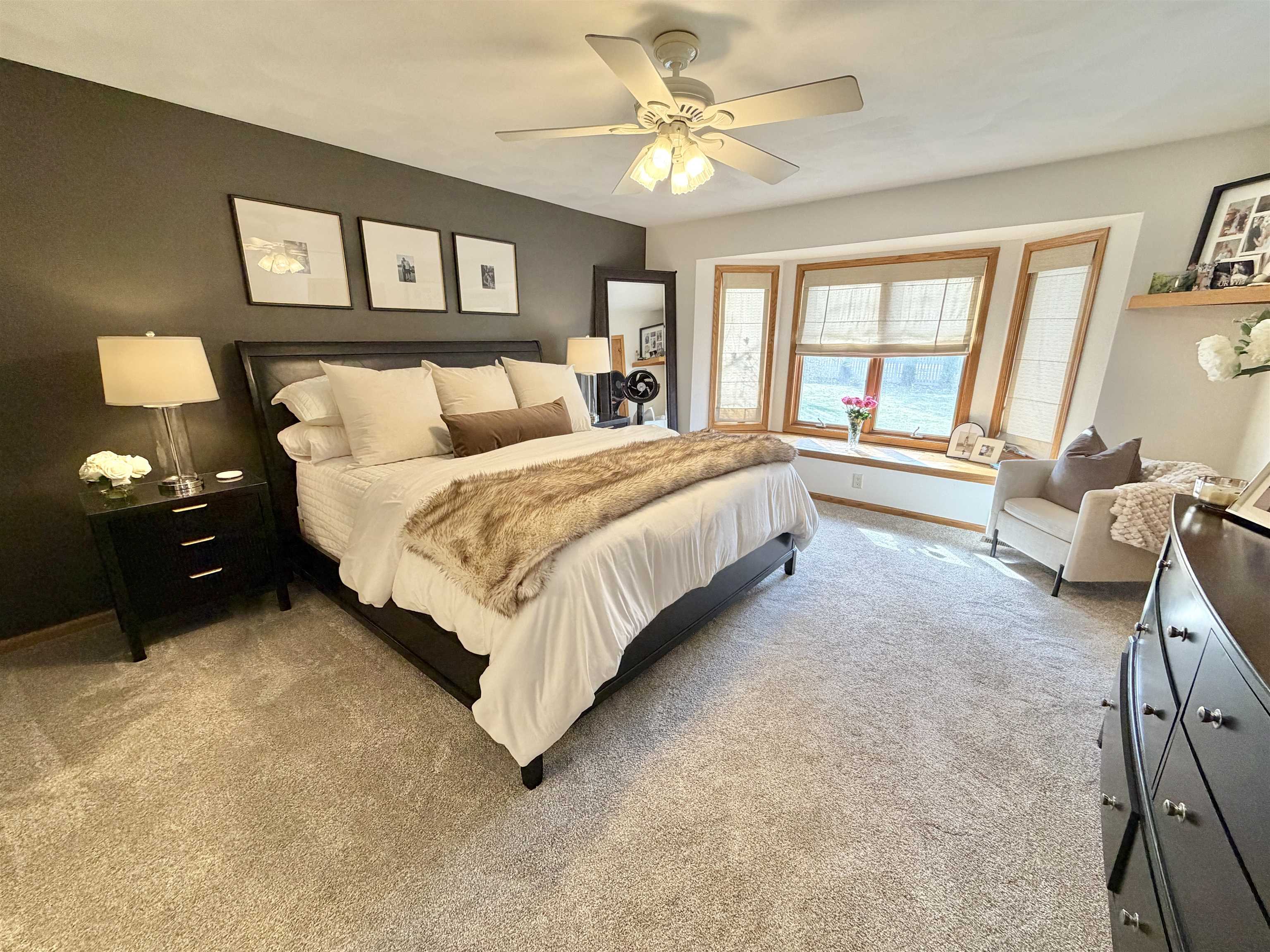 9102 River View Trail Roscoe, IL 61073 - Photo 18 of 40 a spacious bedroom with a bed and a couch