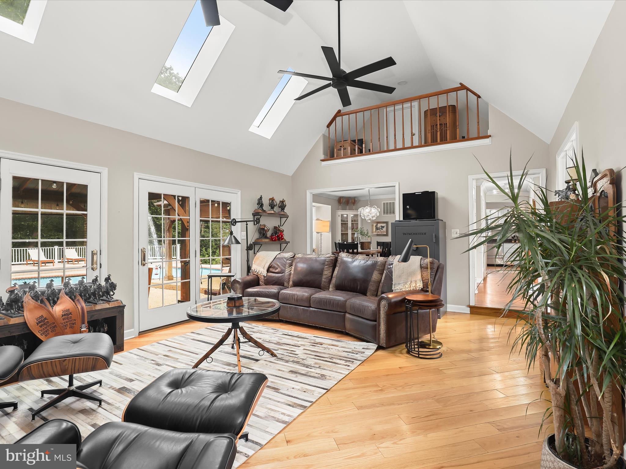 10901 Moxley Road Damascus, MD 20872 - Photo 12 of 146 Living Room