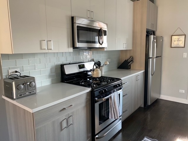 3548 North Racine Avenue, Unit 3 Chicago, IL 60613 - Photo 2 of 15