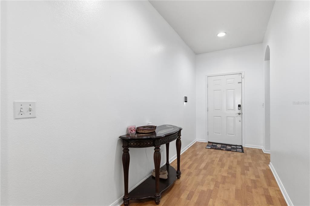 704 Parsons Pointe Street Seffner, FL 33584 - Photo 6 of 36