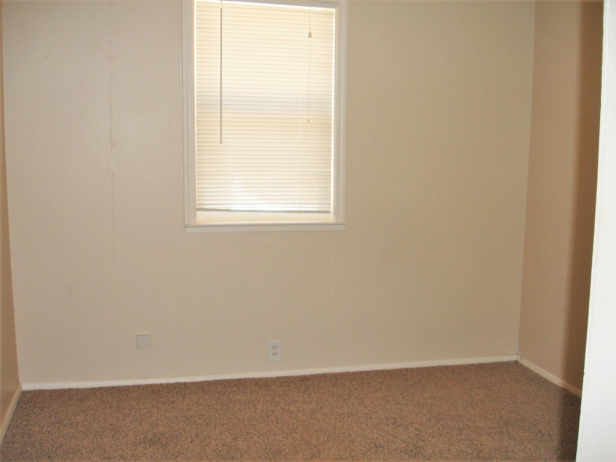 1146 Echo Road Redding, CA 96002 - Photo 16 of 36 an empty room with a window