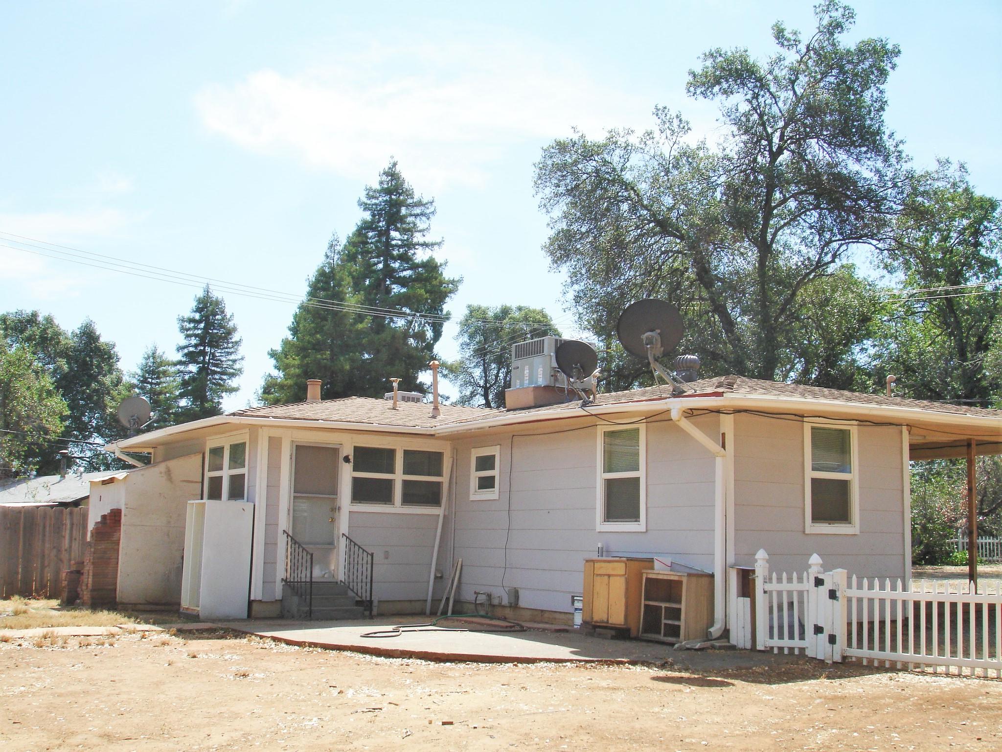 1146 Echo Road Redding, CA 96002 - Photo 29 of 36 a front view of a house