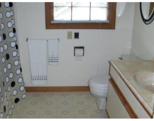 39 Island Road Lynnfield, MA 01940 - Photo 4 of 12 Gallery Image 4