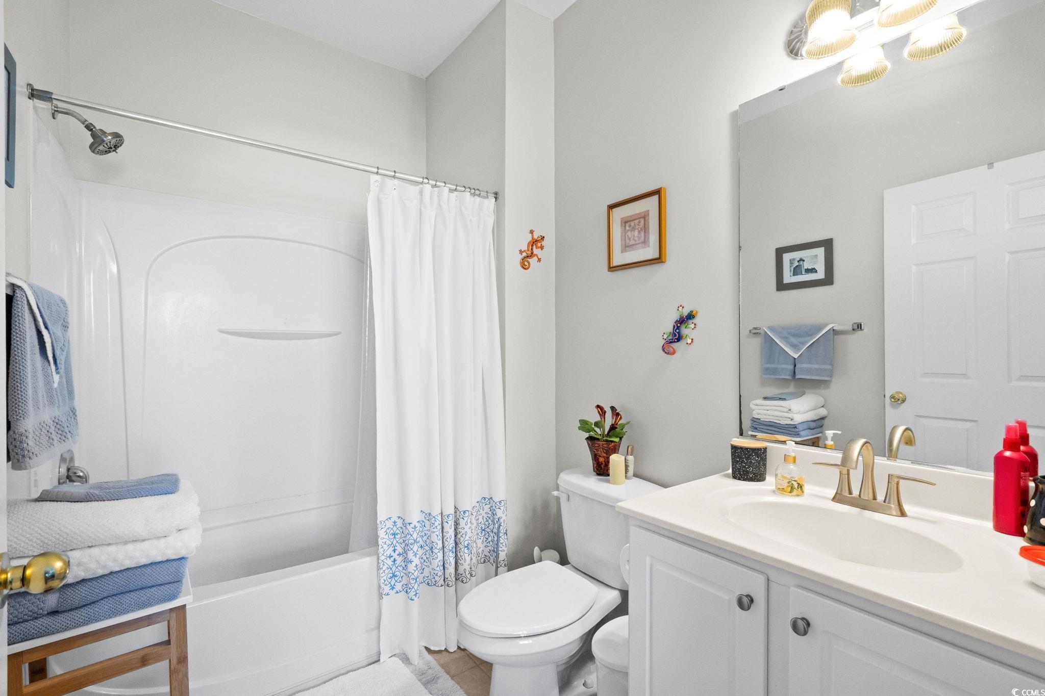 336 Kiskadee Loop, Unit 19O Conway, SC 29526 - Photo 15 of 26 Full bath featuring shower / bath combination with curtain and vanity