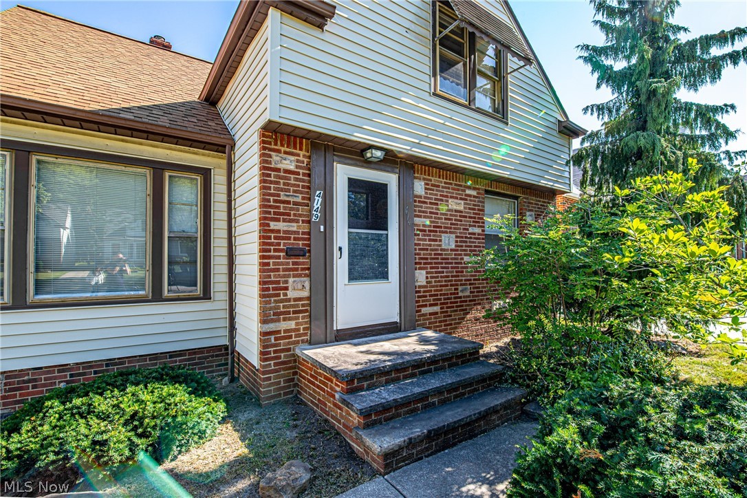 4149 Stonehaven Road Cleveland, OH 44121 - Photo 2 of 25
