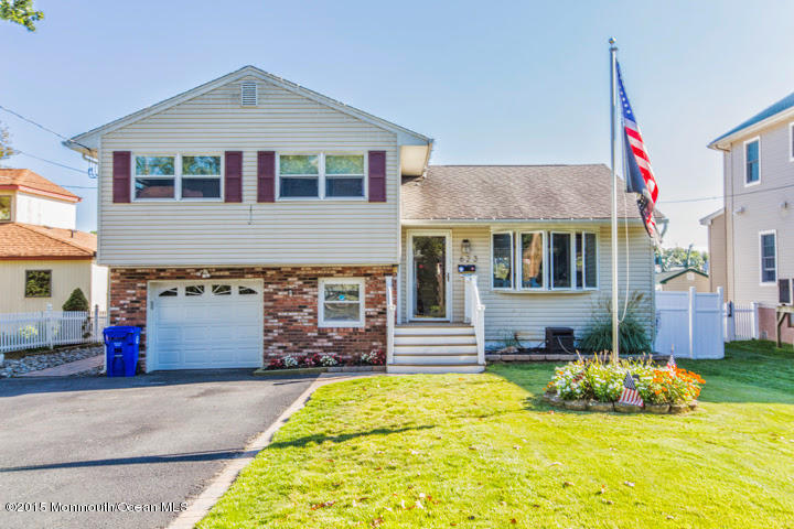 623 Bancroft Road Brick, NJ 08724 - Photo 38 of 91 a front view of a house with a yard