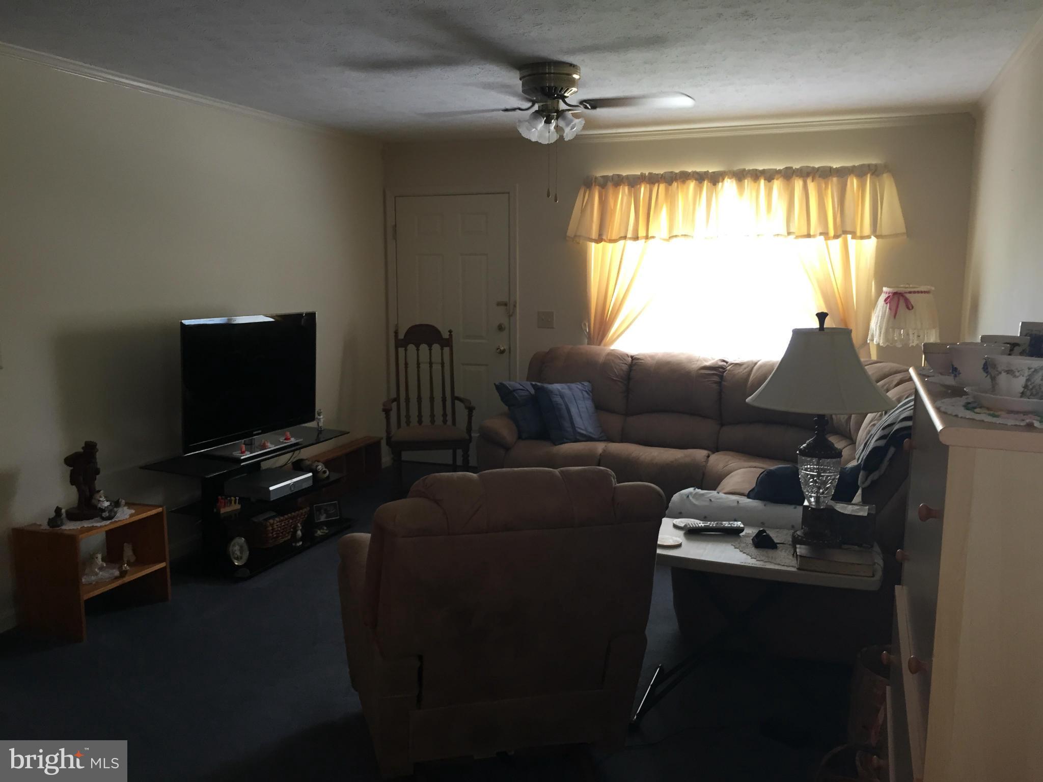 1124 Kesler Road Front Royal, VA 22630 - Photo 20 of 28 Living Room