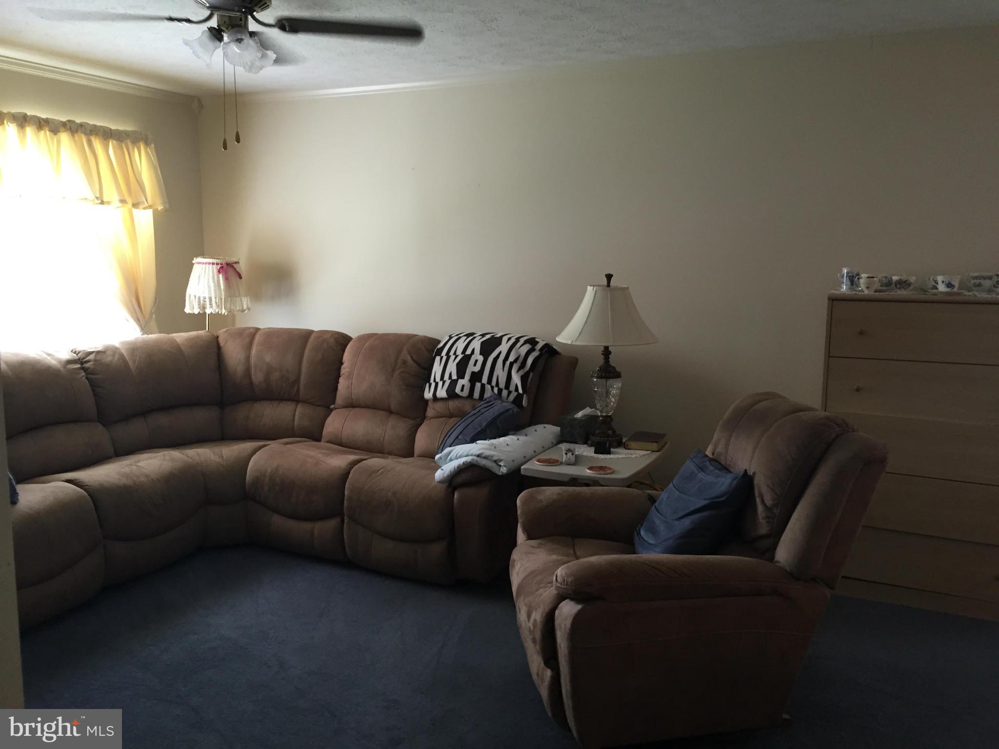 1124 Kesler Road Front Royal, VA 22630 - Photo 21 of 28 Living Room