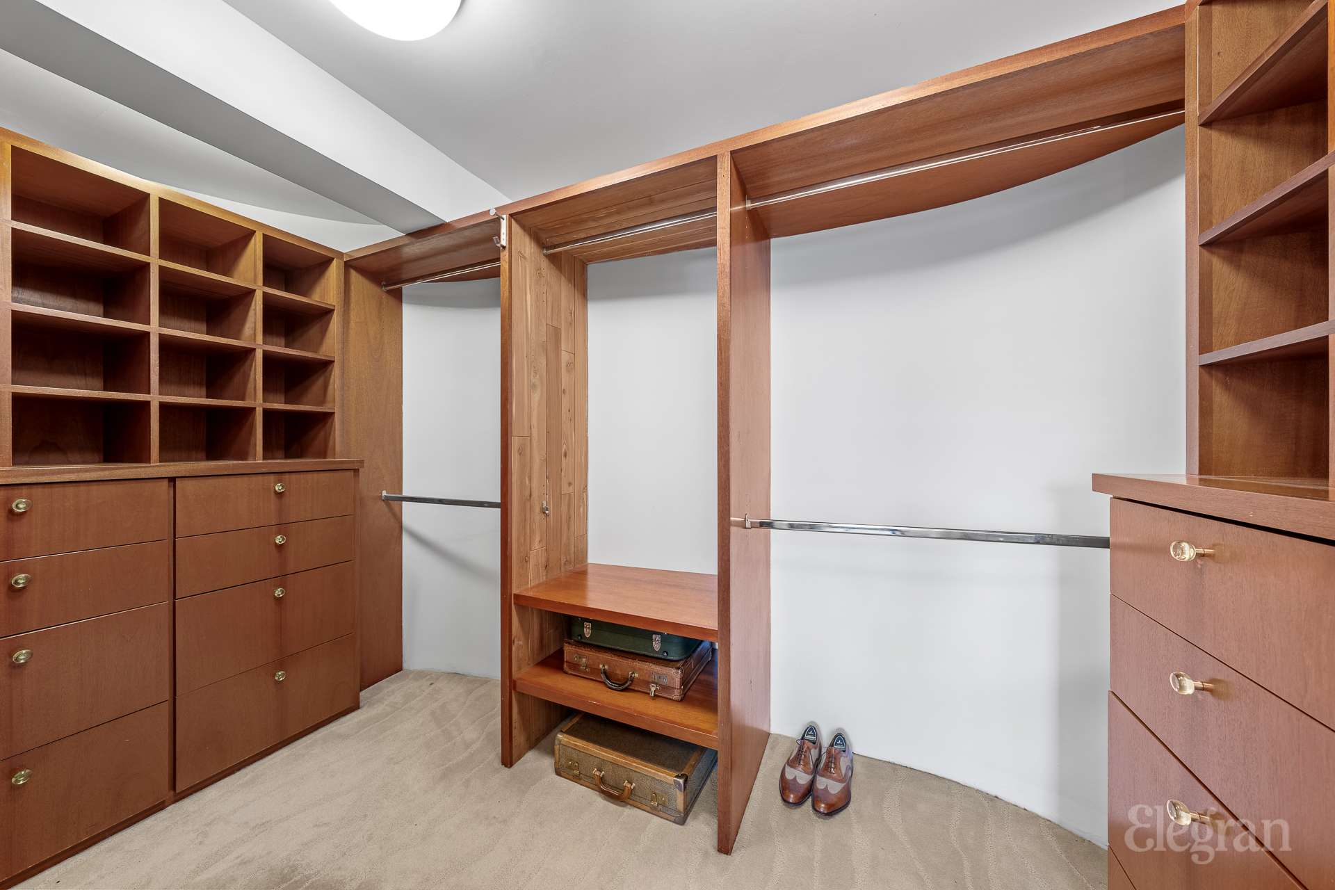 118 East 60th Street, Unit 33/32 DUPLEX Manhattan, NY 10022 - Photo 17 of 23 a view of an empty room with cabinet and a window