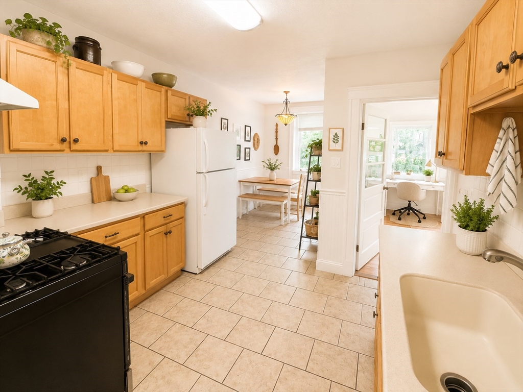 32 Claflin Road, Unit 2 Brookline, MA 02445 - Photo 11 of 25