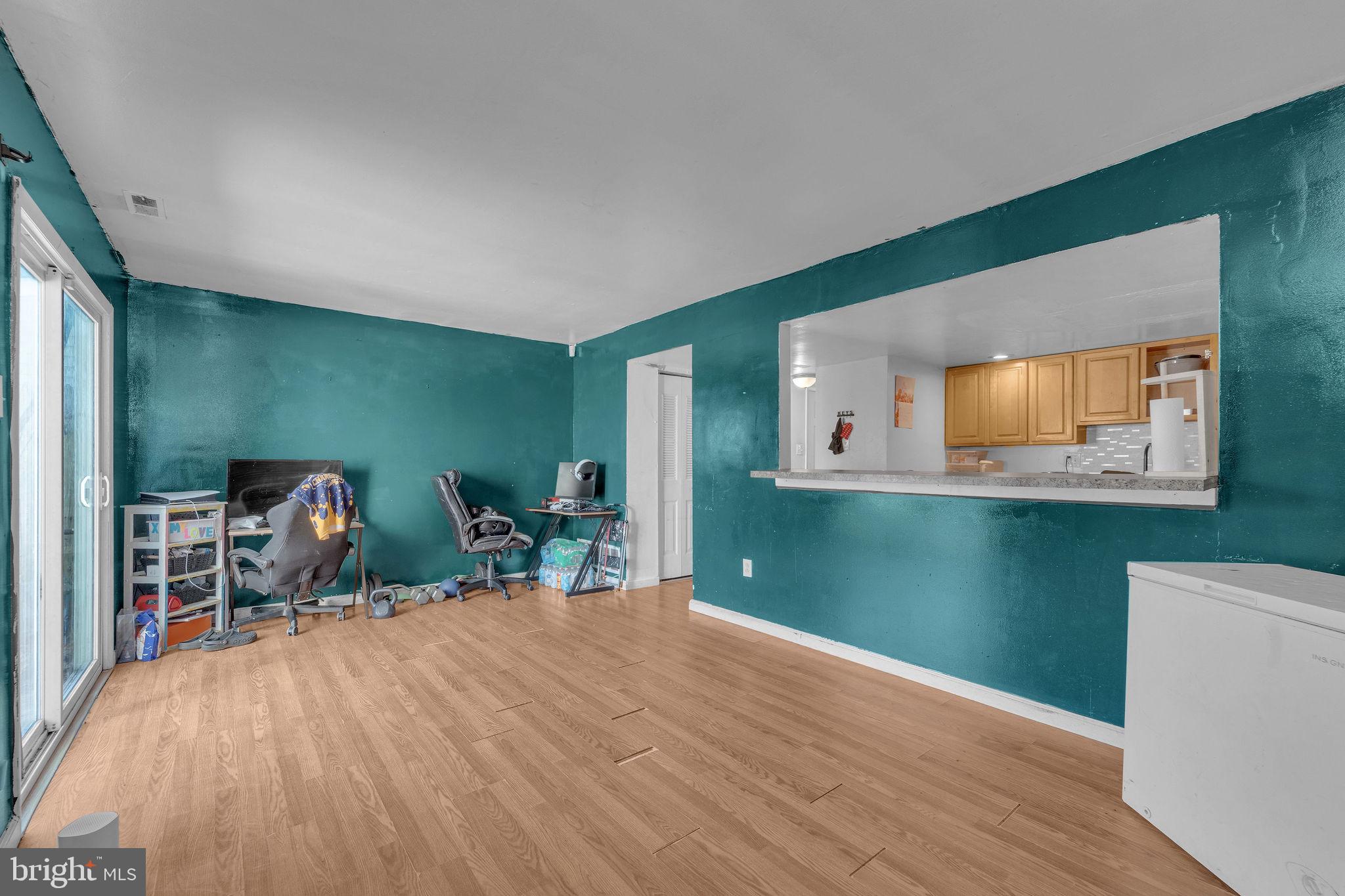 733 Myrtle Avenue Lindenwold, NJ 08021 - Photo 12 of 29 Vibrant living space with open layout.