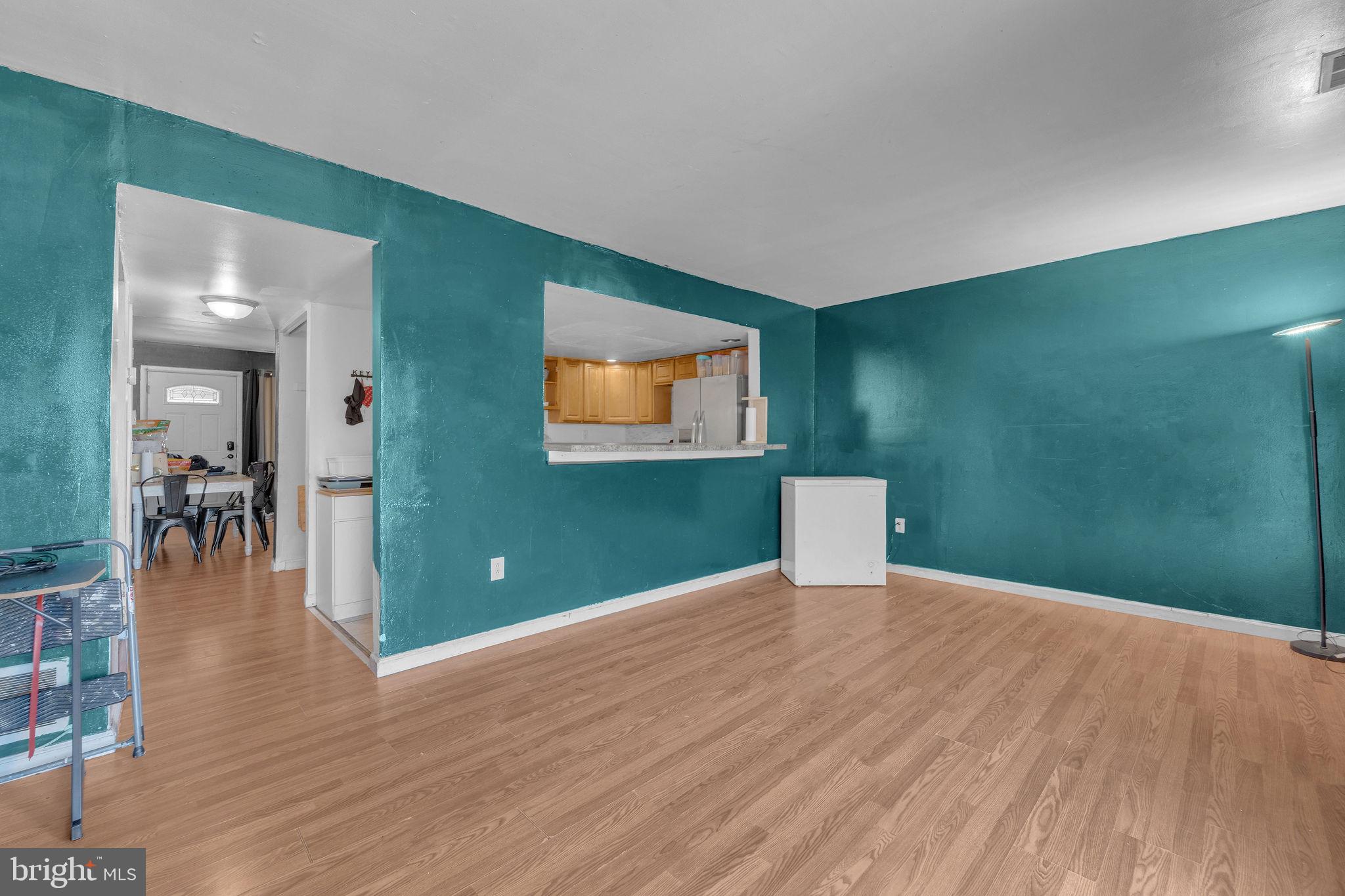 733 Myrtle Avenue Lindenwold, NJ 08021 - Photo 13 of 29 Vibrant teal walls enhance spaciousness.