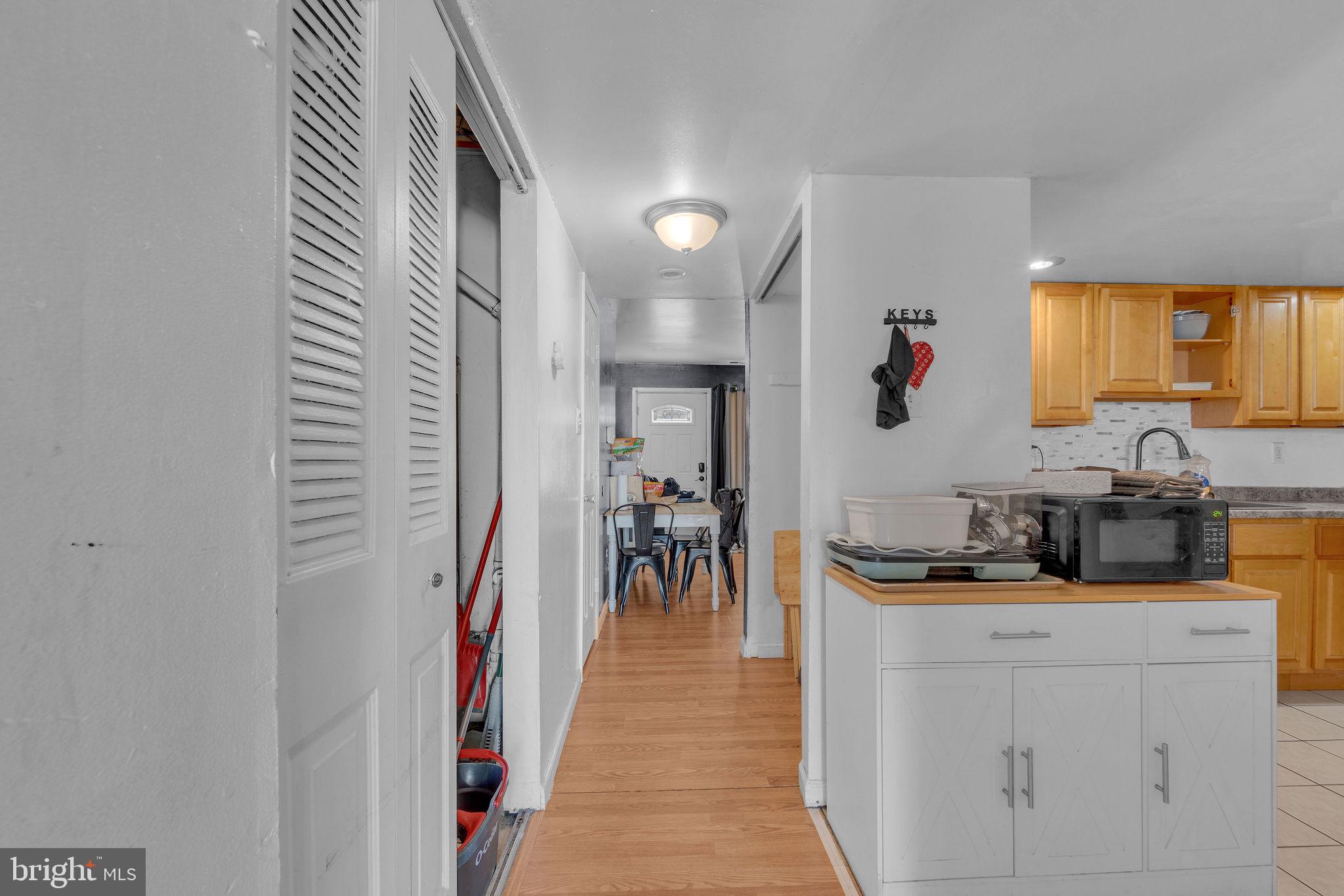 733 Myrtle Avenue Lindenwold, NJ 08021 - Photo 26 of 29 Bright and inviting kitchen corridor.