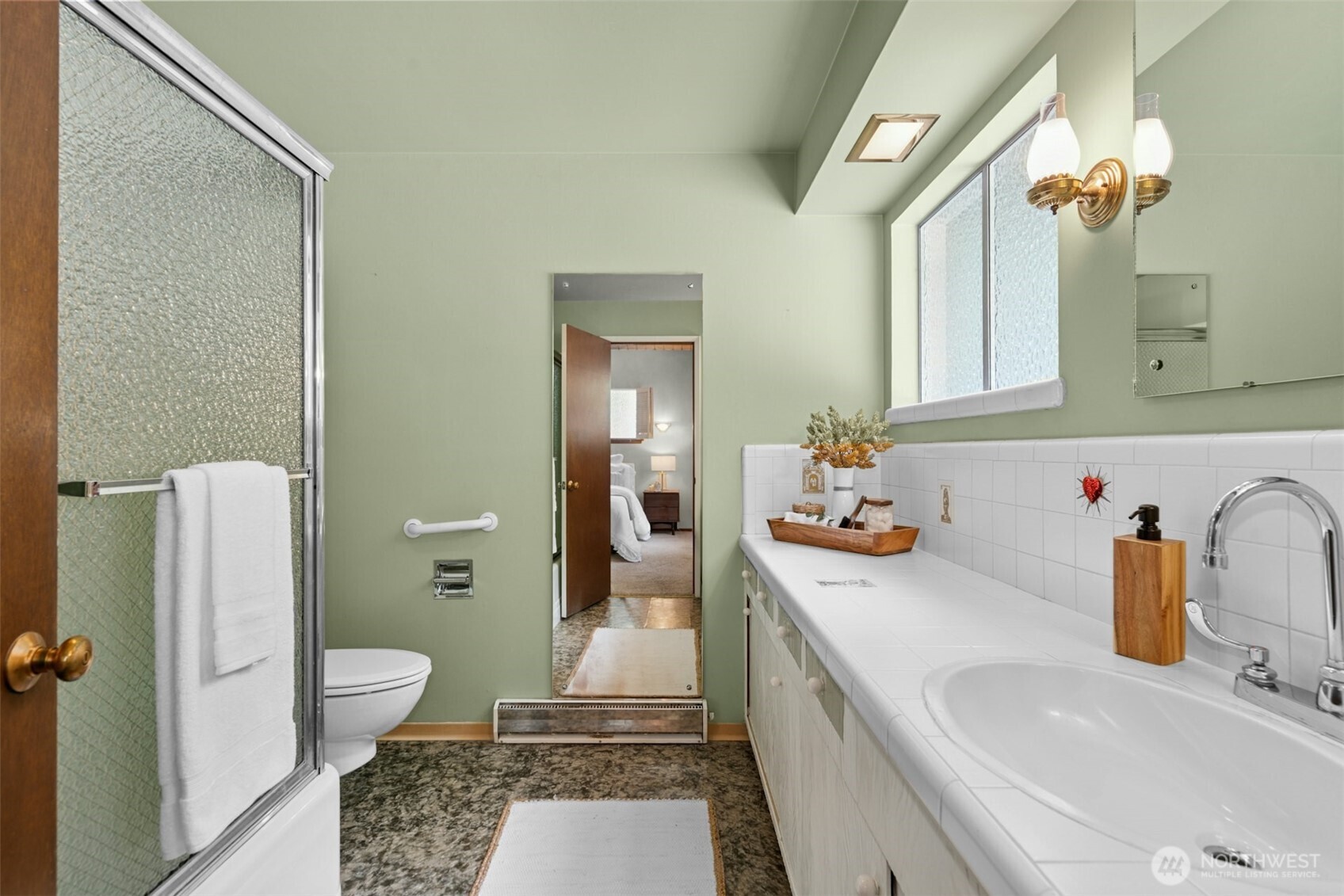 13008 Riviera Place Northeast Seattle, WA 98125 - Photo 15 of 40 Gallery Image 15