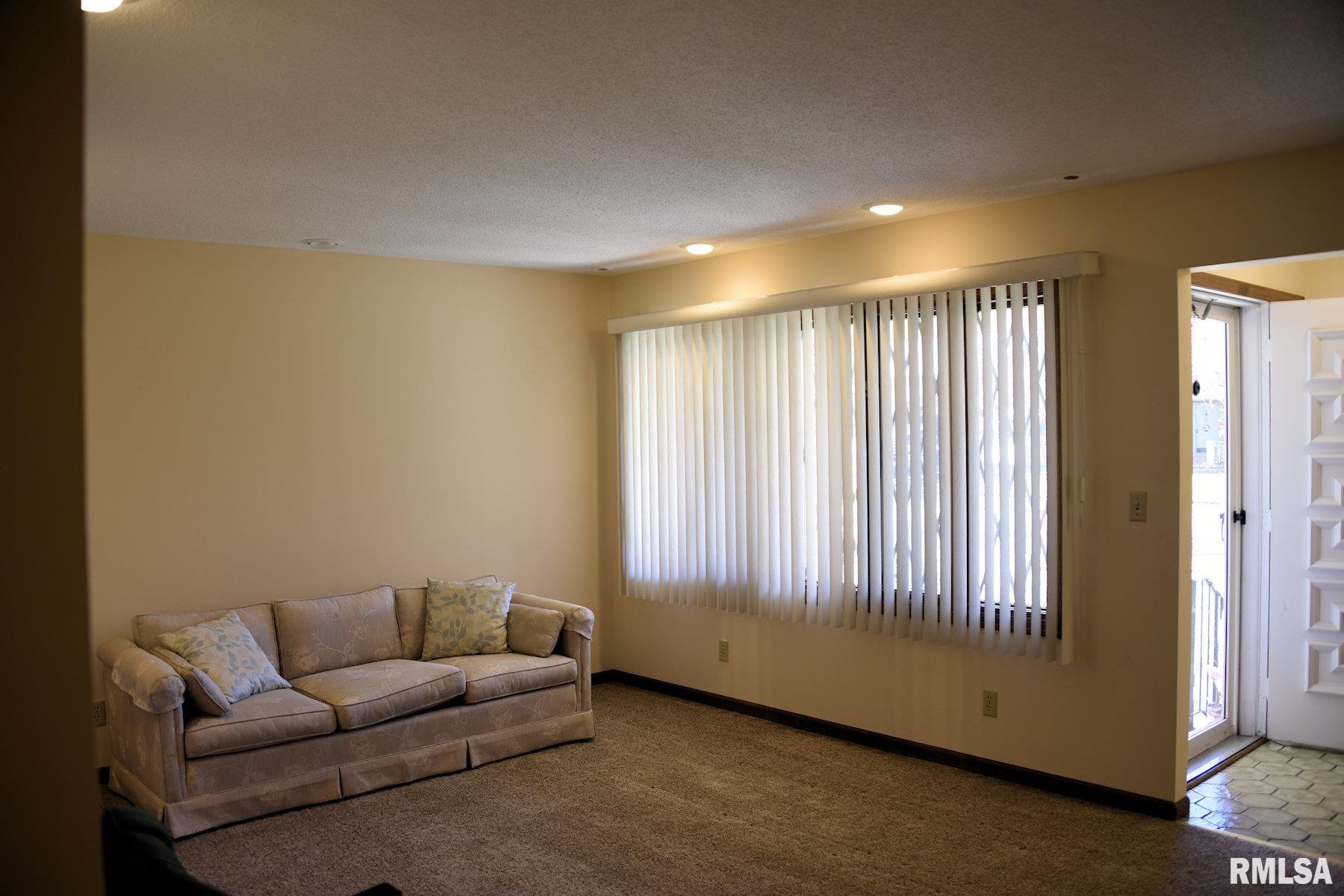 205 Golf Road Springfield, IL 62704 - Photo 3 of 18