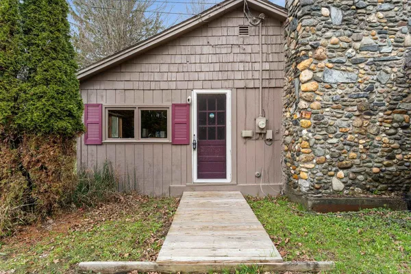 $300,000 | 205 Loomis Hill Road, Waterbury, VT 05677