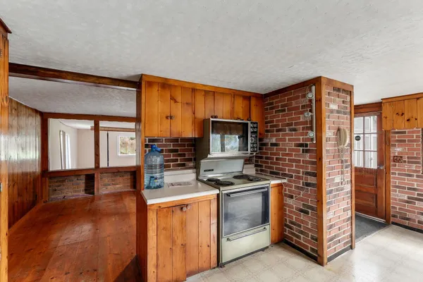 $300,000 | 205 Loomis Hill Road, Waterbury, VT 05677