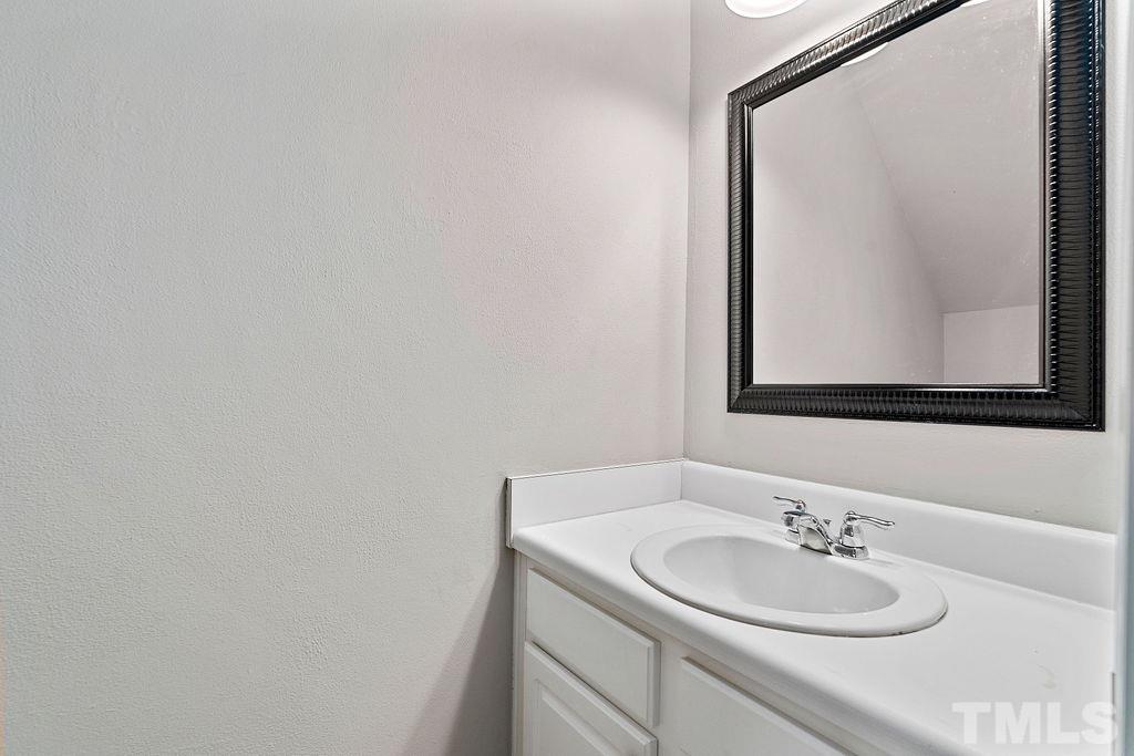 8209 Clasara Circle Raleigh, NC 27613 - Photo 12 of 27 Gallery Image 12