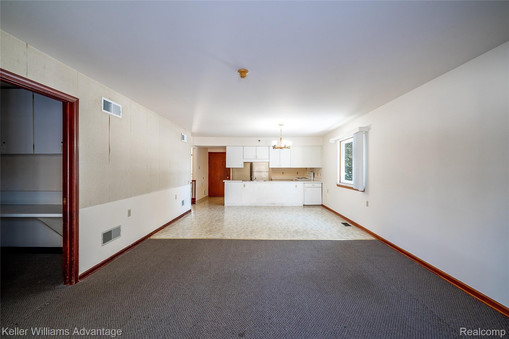33729 Mulvey Road Fraser, MI 48026 - Photo 12 of 44 MulveyRd_33729_Family 3.jpg