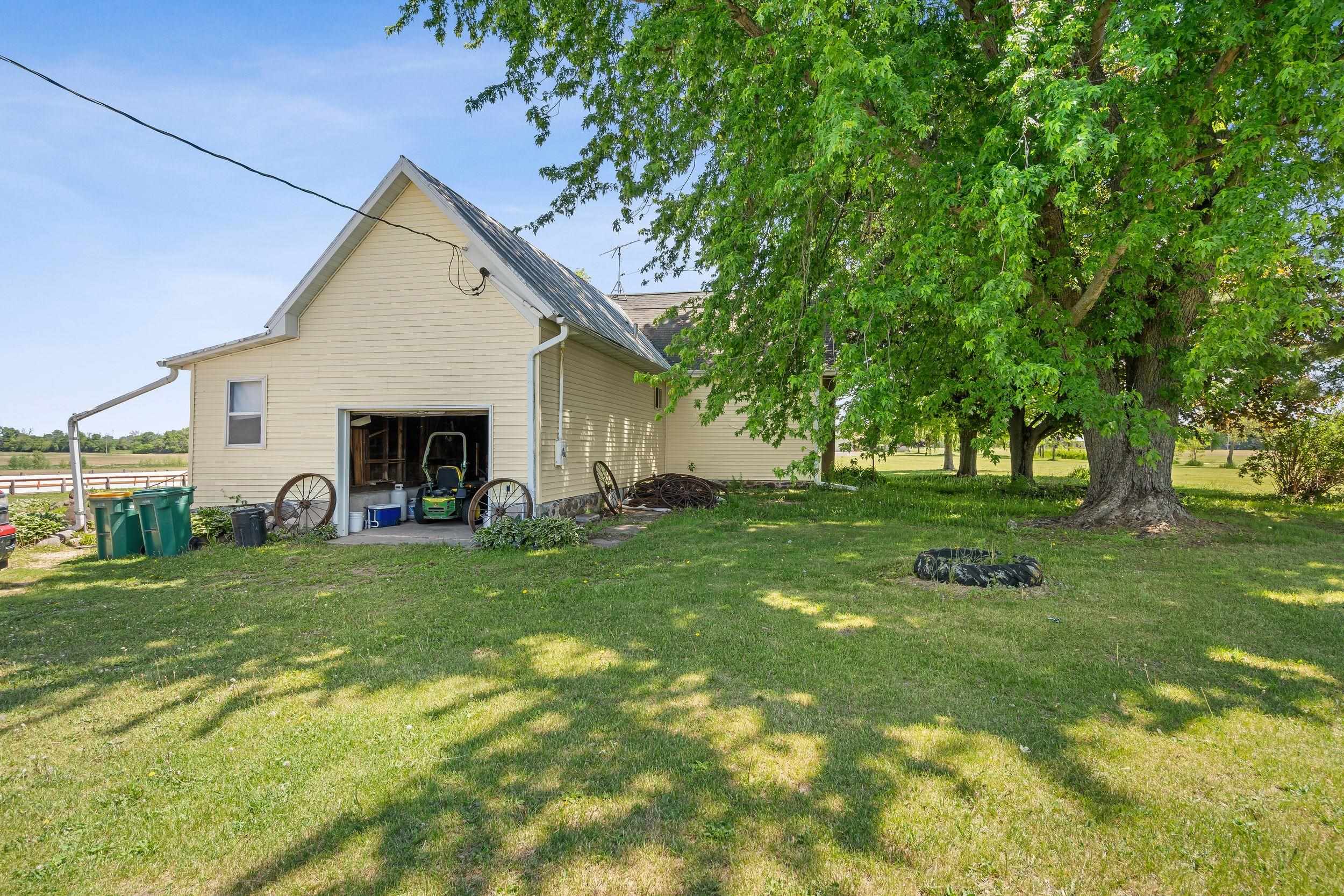 N9567 32nd Drive Berlin, WI 54923 - Photo 5 of 46
