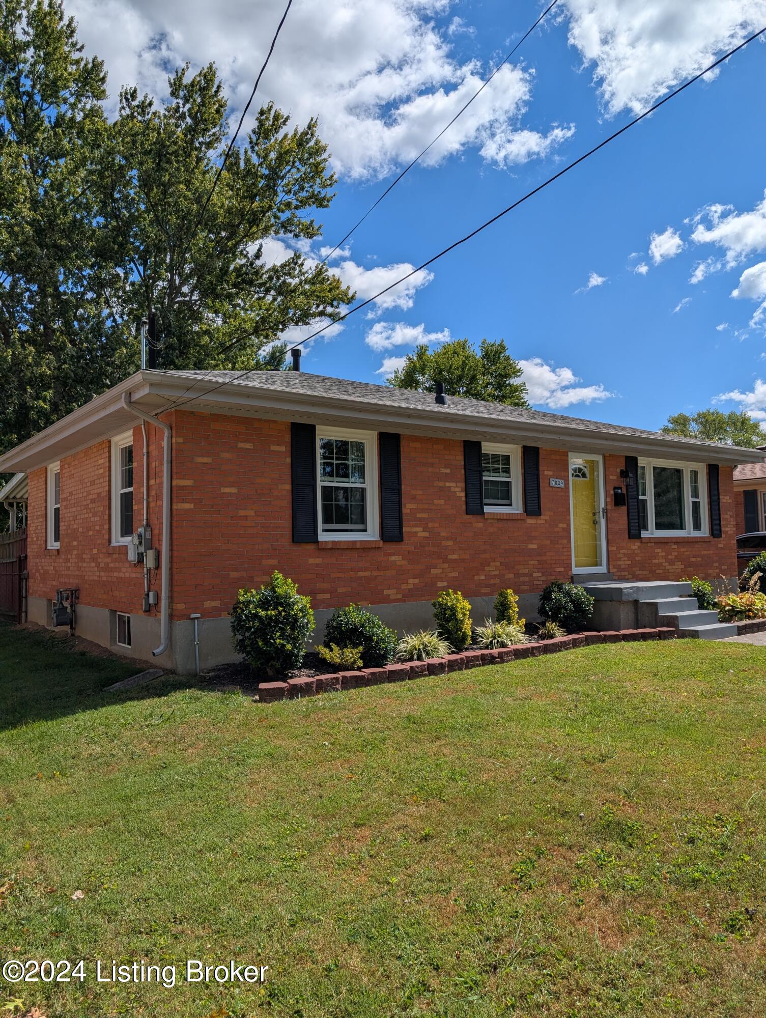 7809 Bluebonnet Road Louisville, KY 40258 - Photo 3 of 32 PXL_20240907_174416040