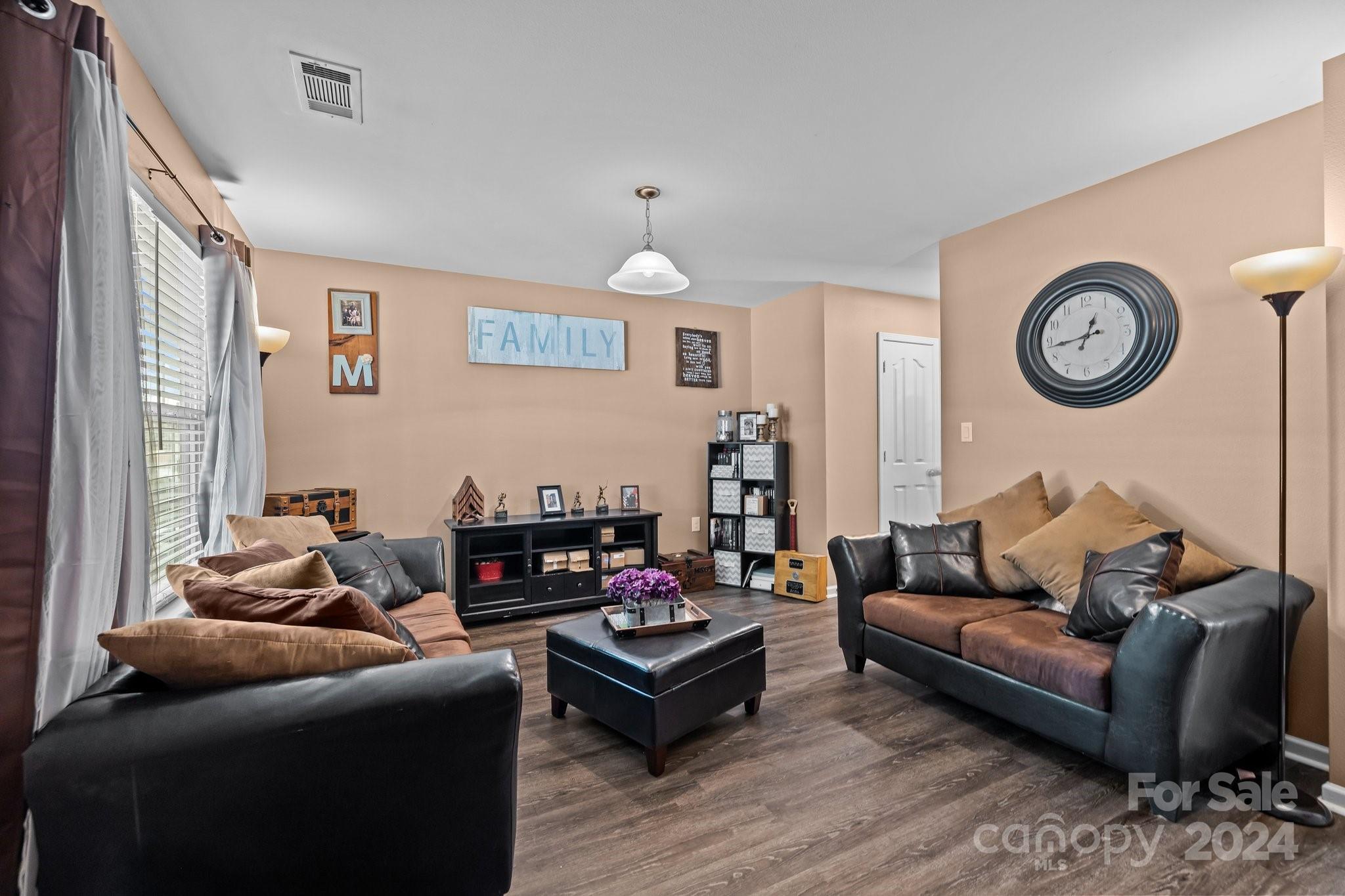 5511 Keener Ridge Road Charlotte, NC 28216 - Photo 20 of 31 a living room with furniture and a window