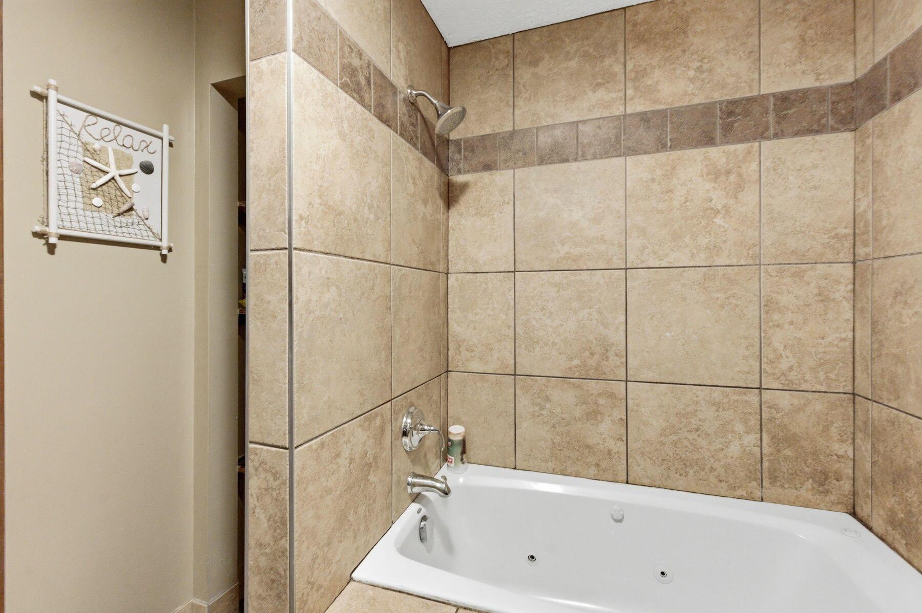1691 Dyer Road Grove City, OH 43123 - Photo 46 of 108 hallway bath