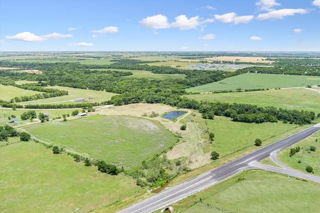 a view of a tennis court