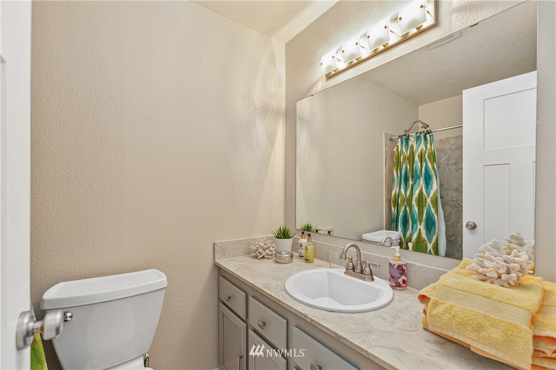 804 Duchess Road Bothell, WA 98012 - Photo 21 of 37 a bathroom with a toilet a sink and mirror