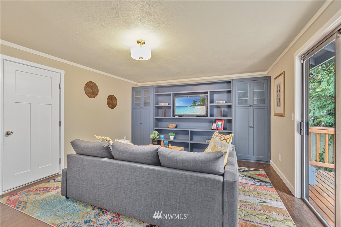 804 Duchess Road Bothell, WA 98012 - Photo 24 of 37 a living room with furniture and a window