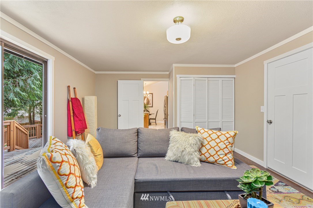 804 Duchess Road Bothell, WA 98012 - Photo 25 of 37 a living room with furniture a rug and a window