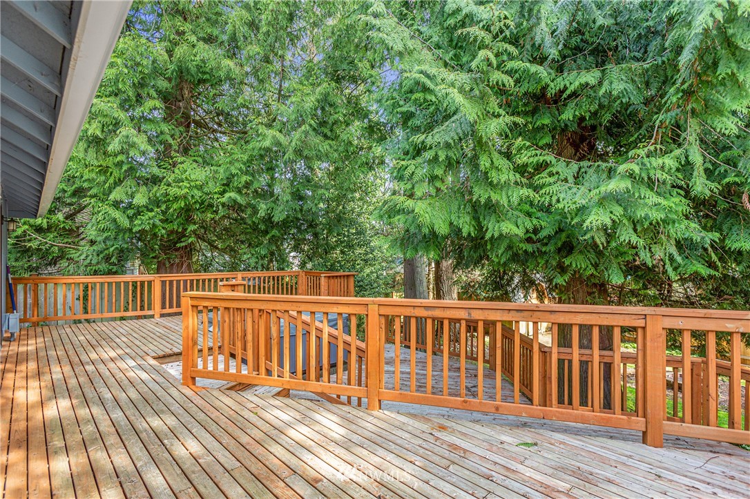 804 Duchess Road Bothell, WA 98012 - Photo 26 of 37 a view of balcony with wooden floor and fence