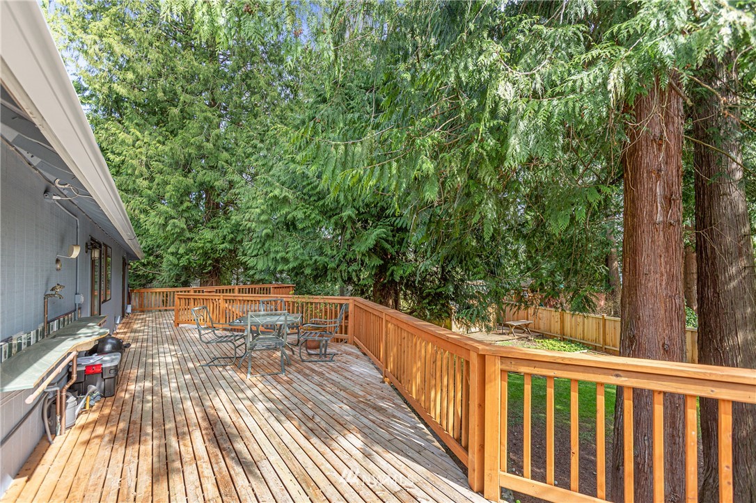 804 Duchess Road Bothell, WA 98012 - Photo 29 of 37 a view of balcony with wooden floor and fence