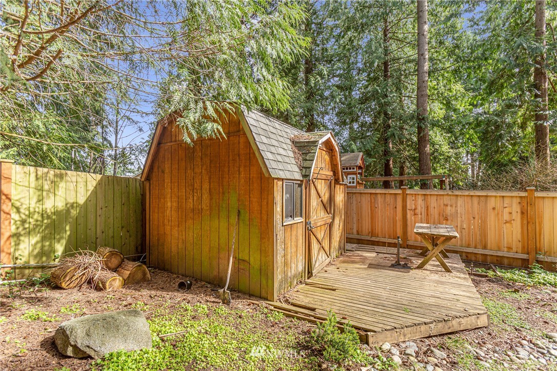 804 Duchess Road Bothell, WA 98012 - Photo 36 of 37 a backyard of a house with table and chairs