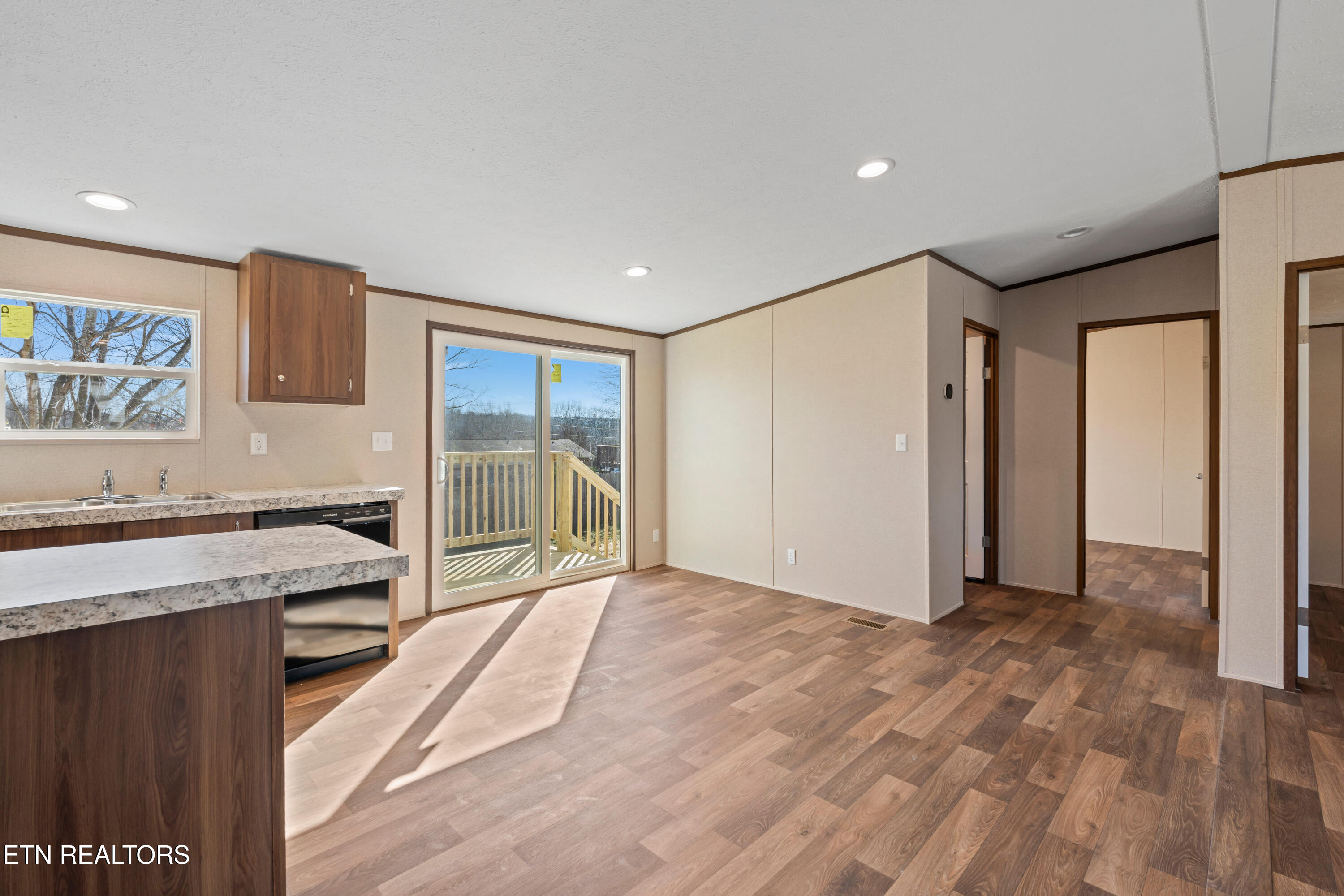 911 Summer Street Loudon, TN 37774 - Photo 12 of 25 DSC01065