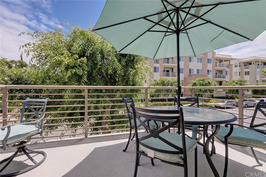 5429 Strand, Unit 101 Hawthorne, CA 90250 - Photo 2 of 24