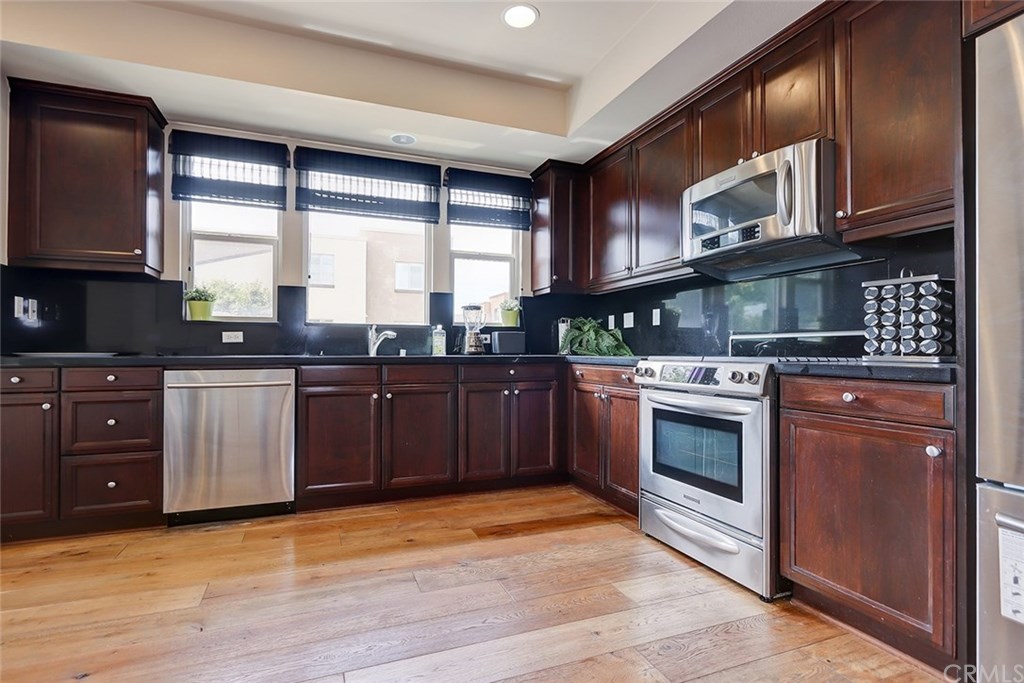 5429 Strand, Unit 101 Hawthorne, CA 90250 - Photo 4 of 24