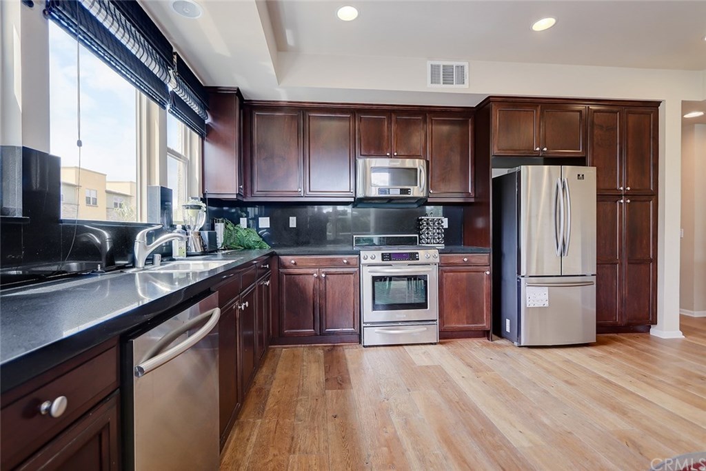 5429 Strand, Unit 101 Hawthorne, CA 90250 - Photo 5 of 24