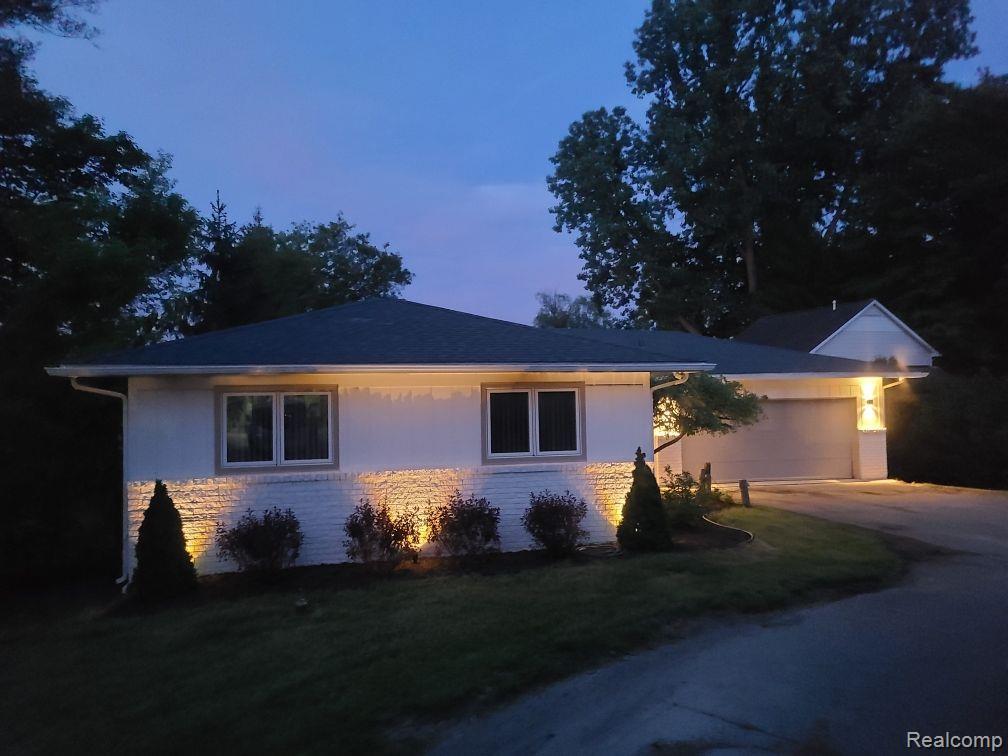 2691 South Hacker Road Brighton, MI 48114 - Photo 13 of 40 Gallery Image 13